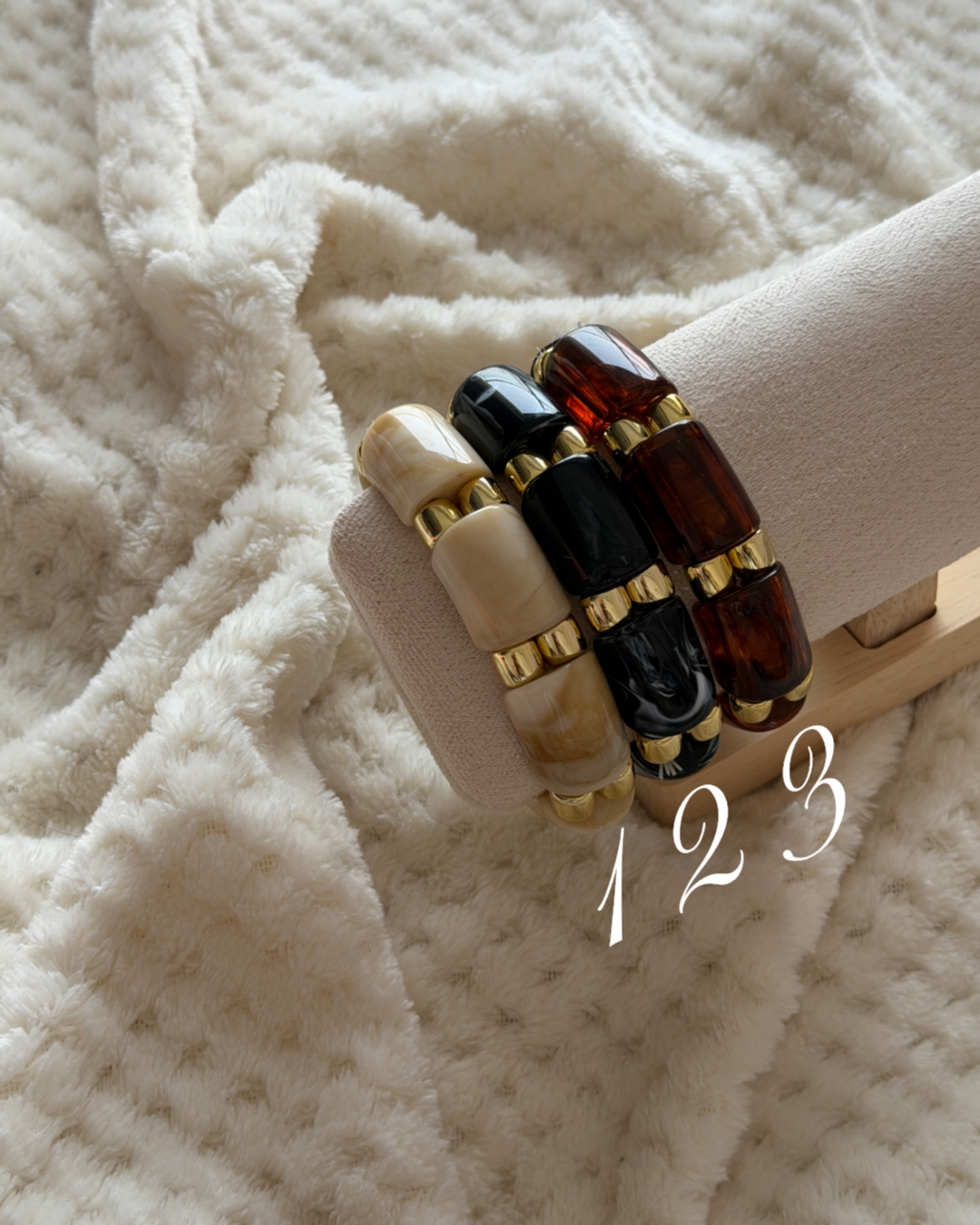 Resin stretchable bracelets