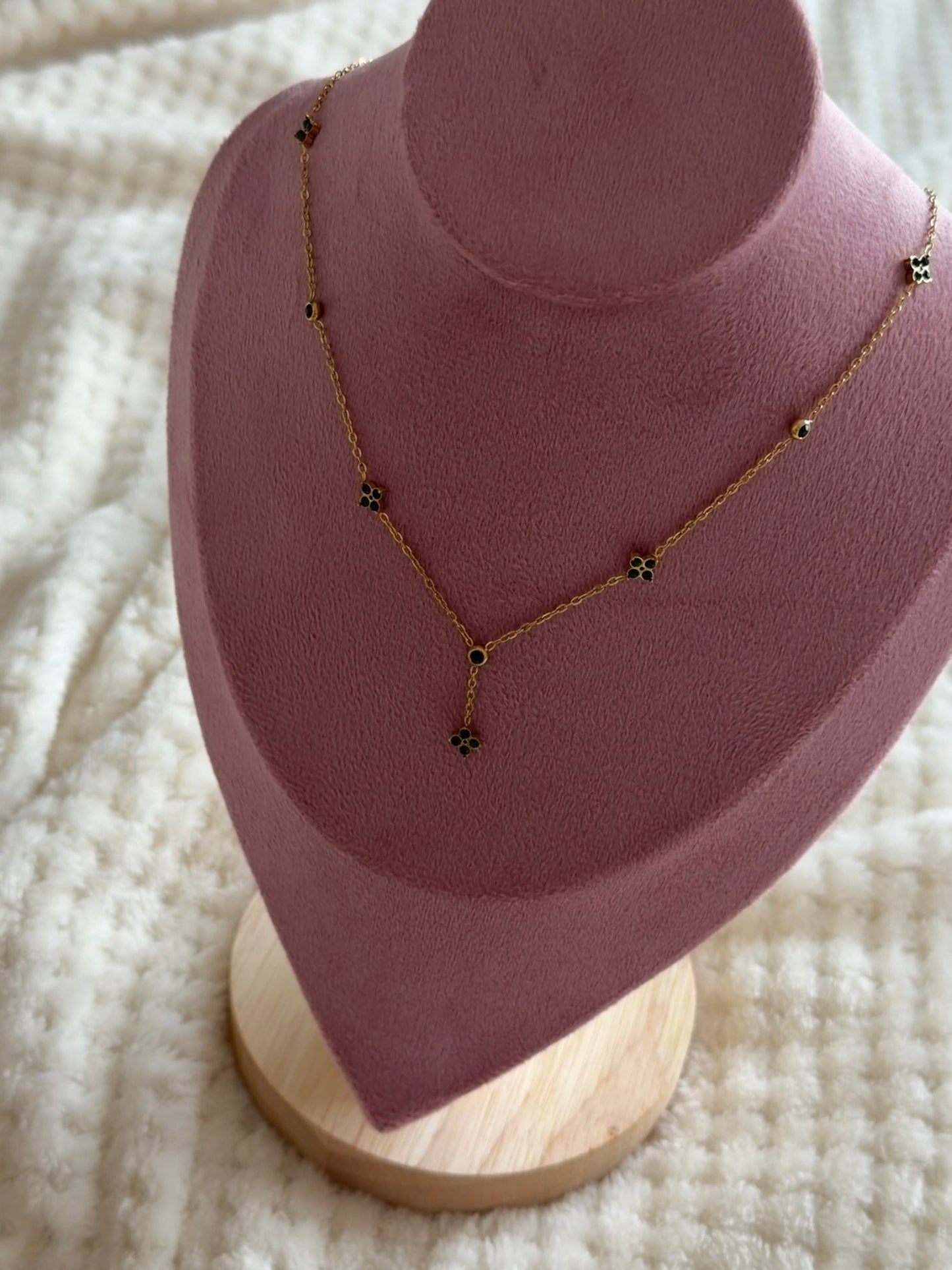 Lev necklace