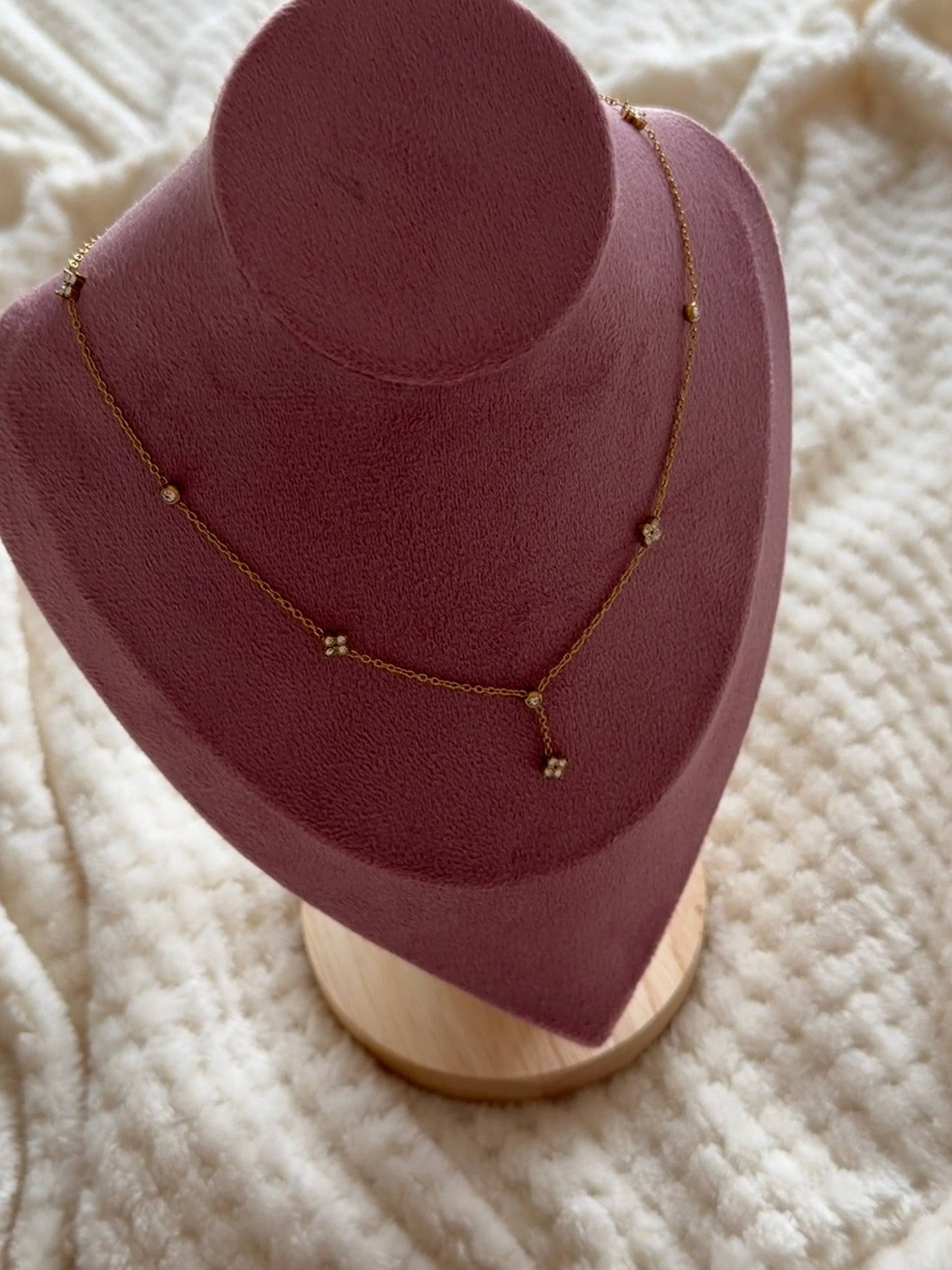 Lev necklace